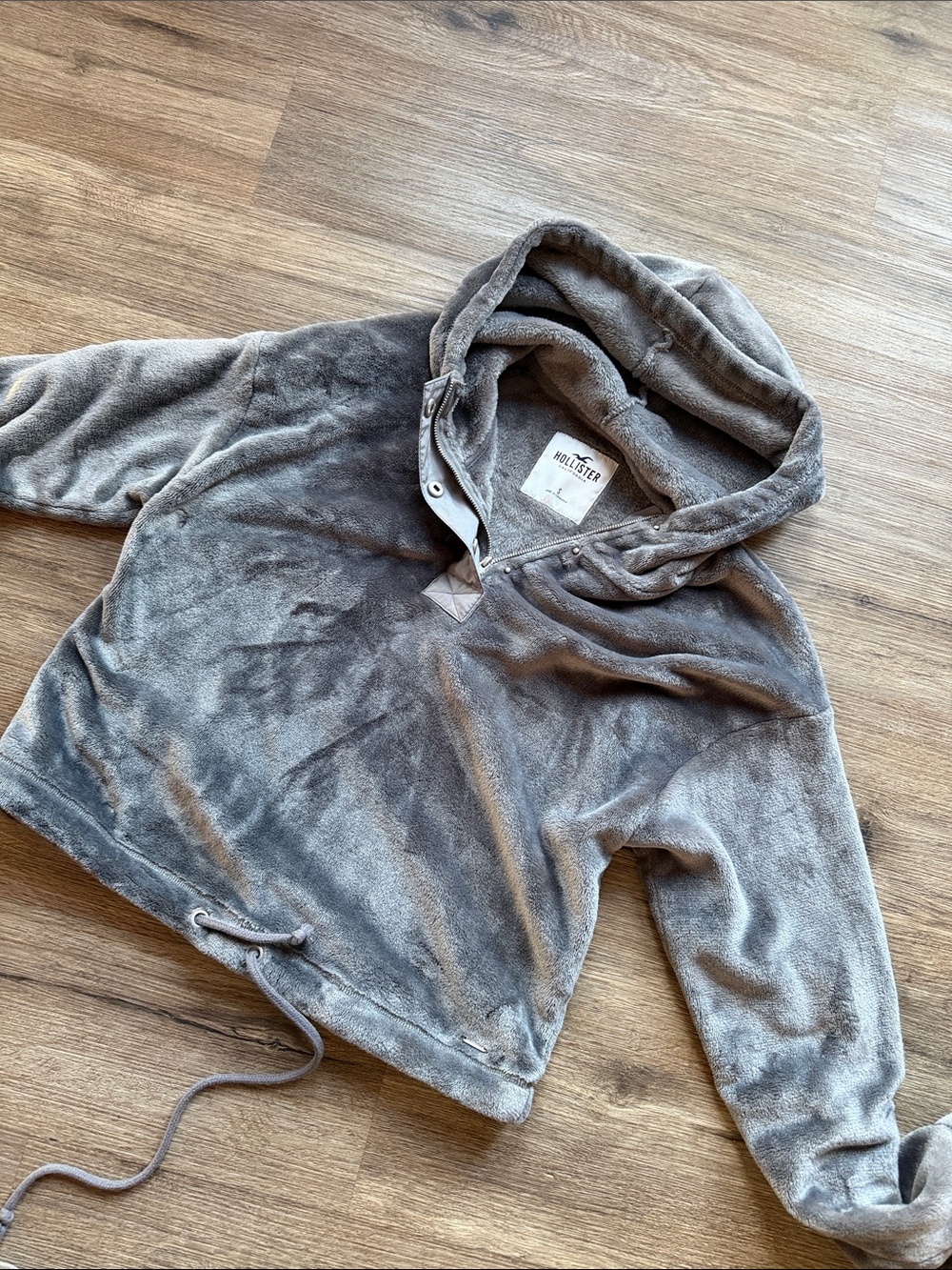 Hollister Plush Hooded Pullover in Heather Gray